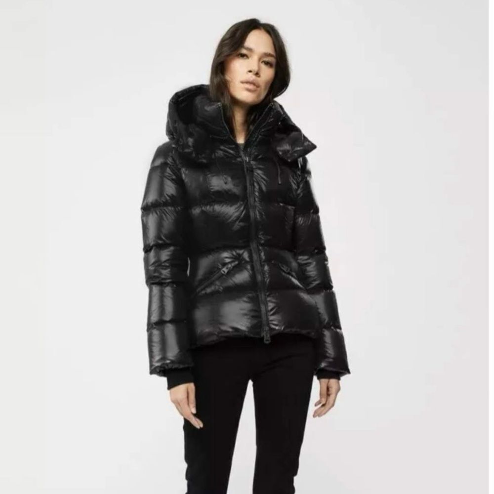 ♥️ Mackage
Madalyn Lustrous Light Down Jacket with Hood Large BLACK